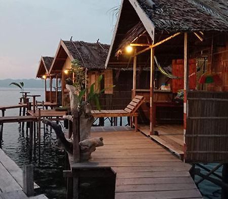 Mawar Homestay Besir Exteriör bild