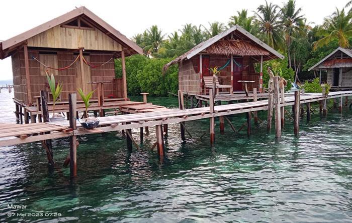 Mawar Homestay Besir Exteriör bild