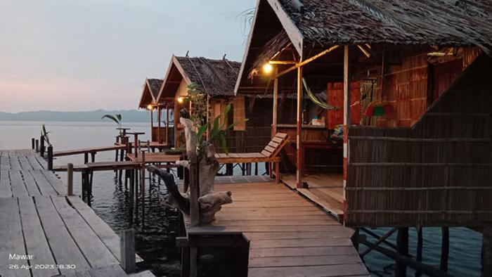 Mawar Homestay Besir Exteriör bild