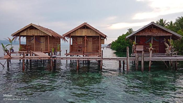 Mawar Homestay Besir Exteriör bild